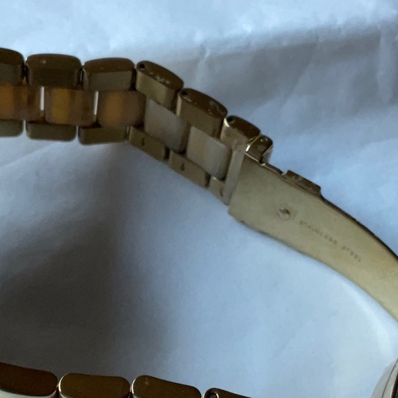 β± MICHAEL KORS GOLDTONE WATCH β± - Picture 15 of 16